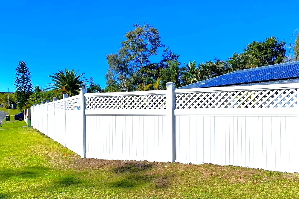 Bertha - 1.8m Lattice-Top Privacy Fence