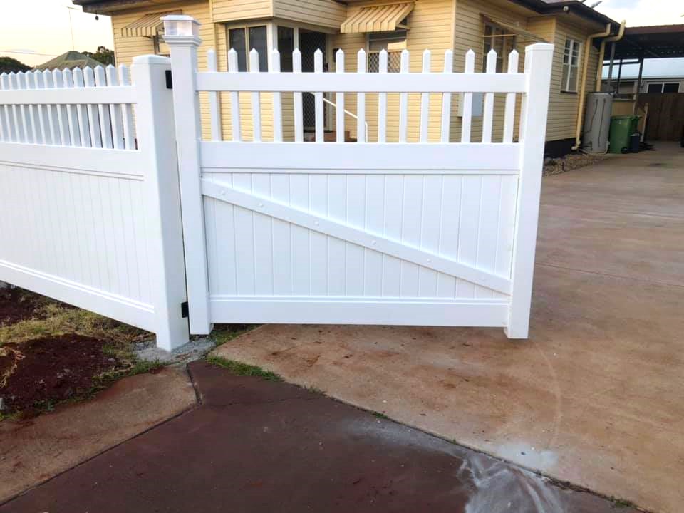 Eleanor - 1.5m Picket-Top Privacy Fence - Image 6