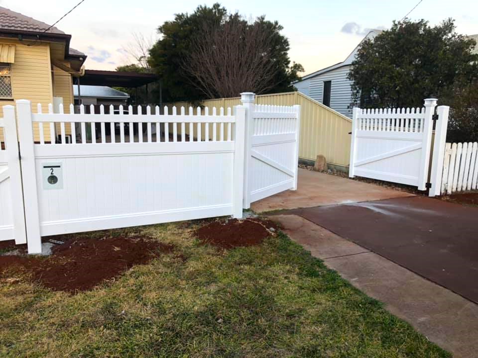 Eleanor - 1.5m Picket-Top Privacy Fence - Image 7