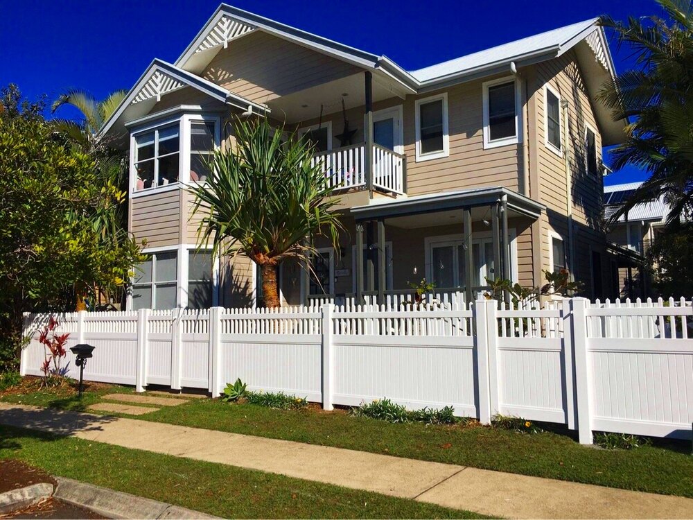 Eleanor - 1.5m Picket-Top Privacy Fence - Image 3