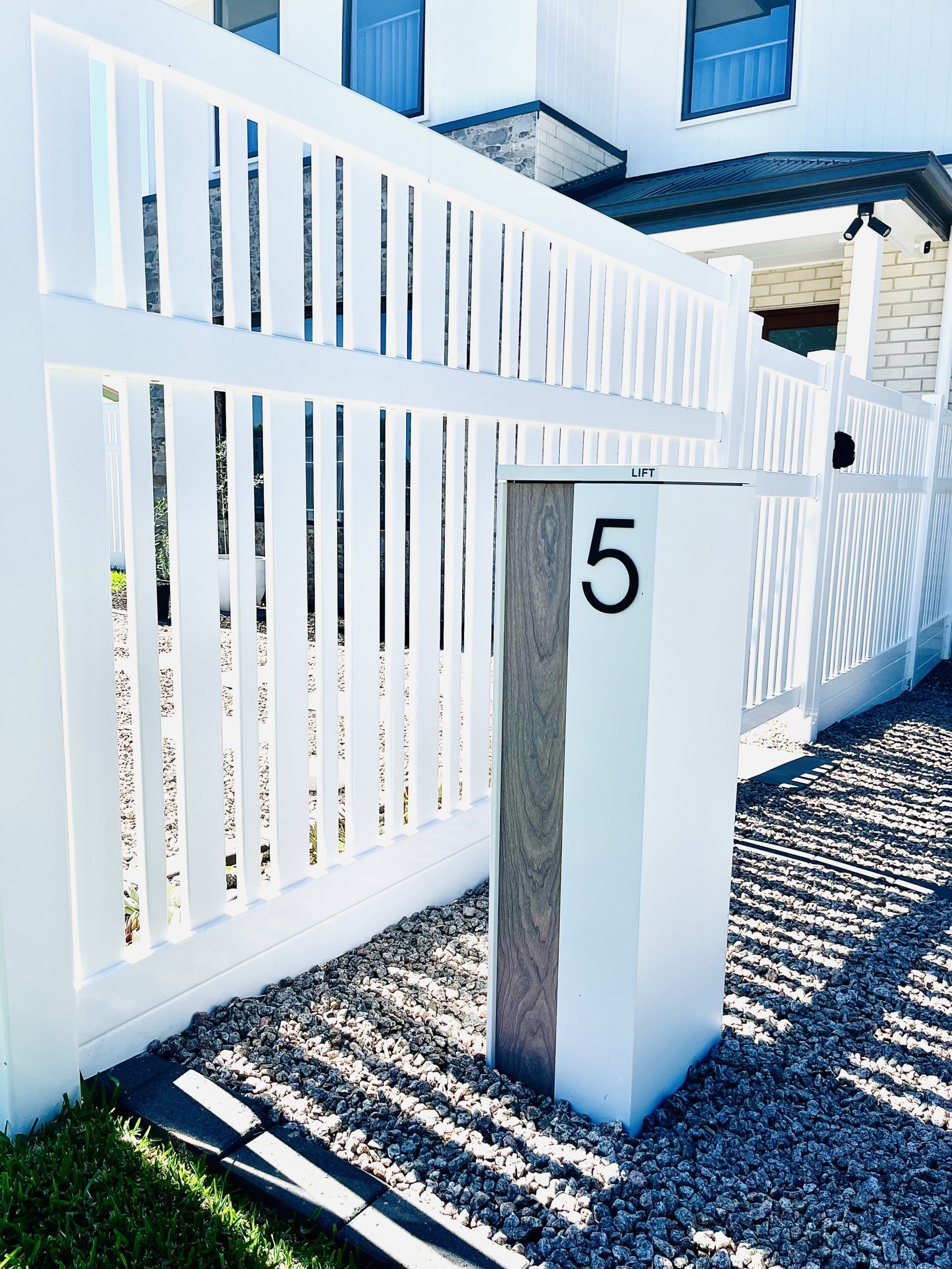 Philippa - 1.5m Alternating Semi-Privacy Fence