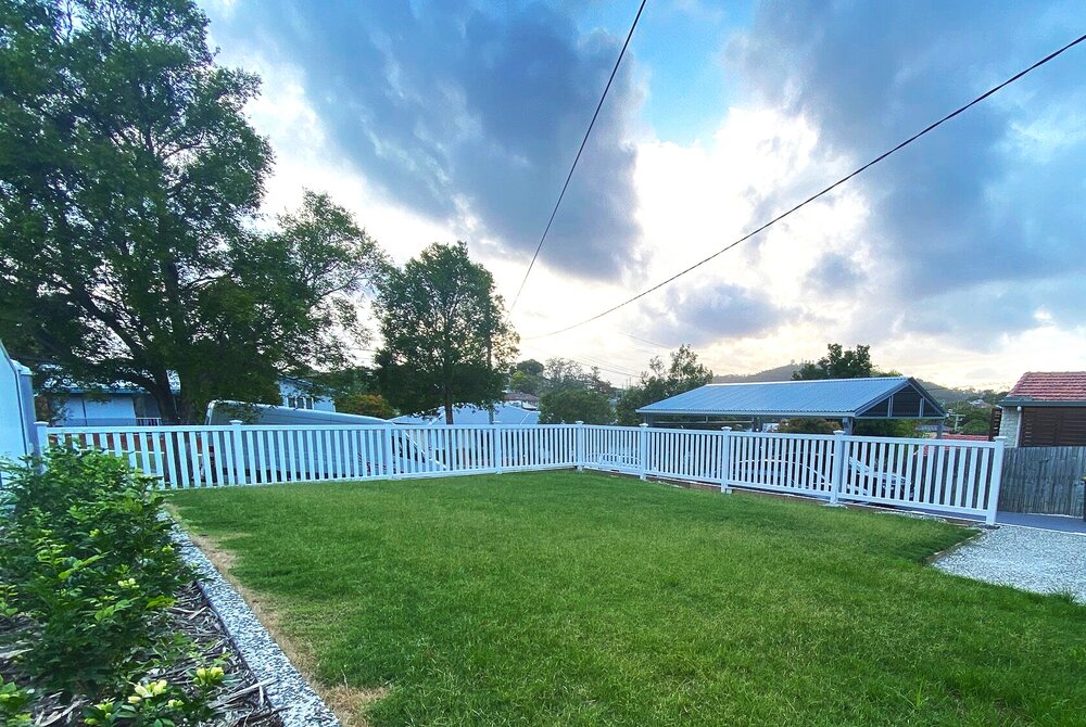 Margaret - 1.2m PVC Garden Fence - Image 3