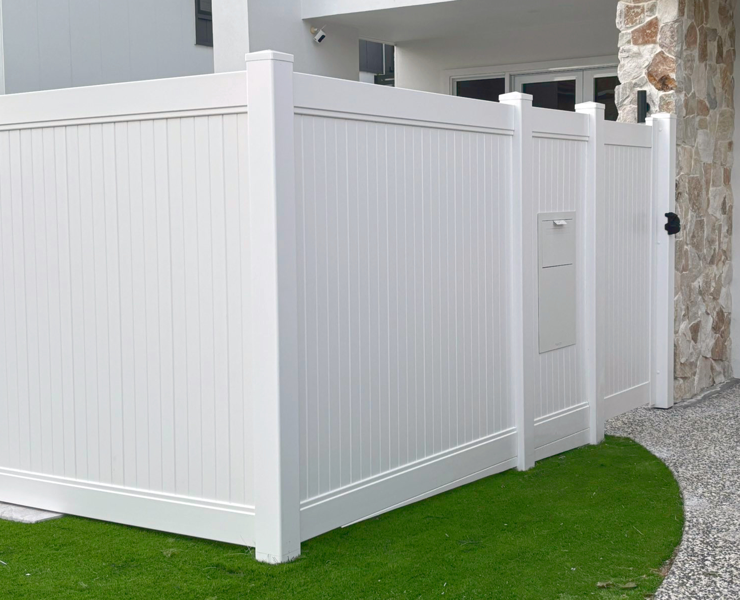 Queen Victoria - 2M Full Privacy Fence